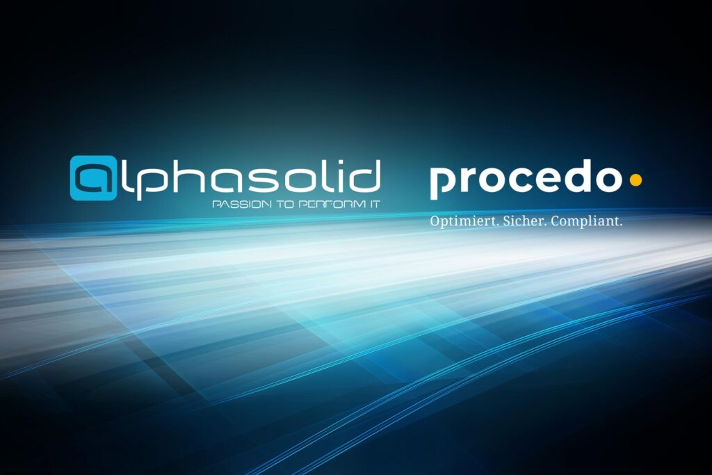 Blauer und schwarzer Hintergrund mit Farbverlauf, auf dem das "alphasolid"-Logo mit dem Slogan "Passion to Perform IT" und das "procedo"-Logo mit der Tagline "Optimiert. Sicher. Konform." Beide sind in moderner, weißer Schrift gehalten.